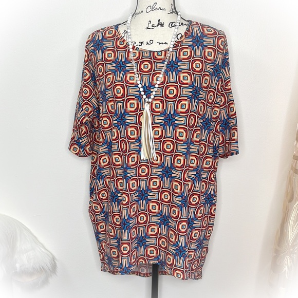 💕Super Cute High Low Oversized Lularoe Irma Tunic Top💕 - Picture 6 of 11